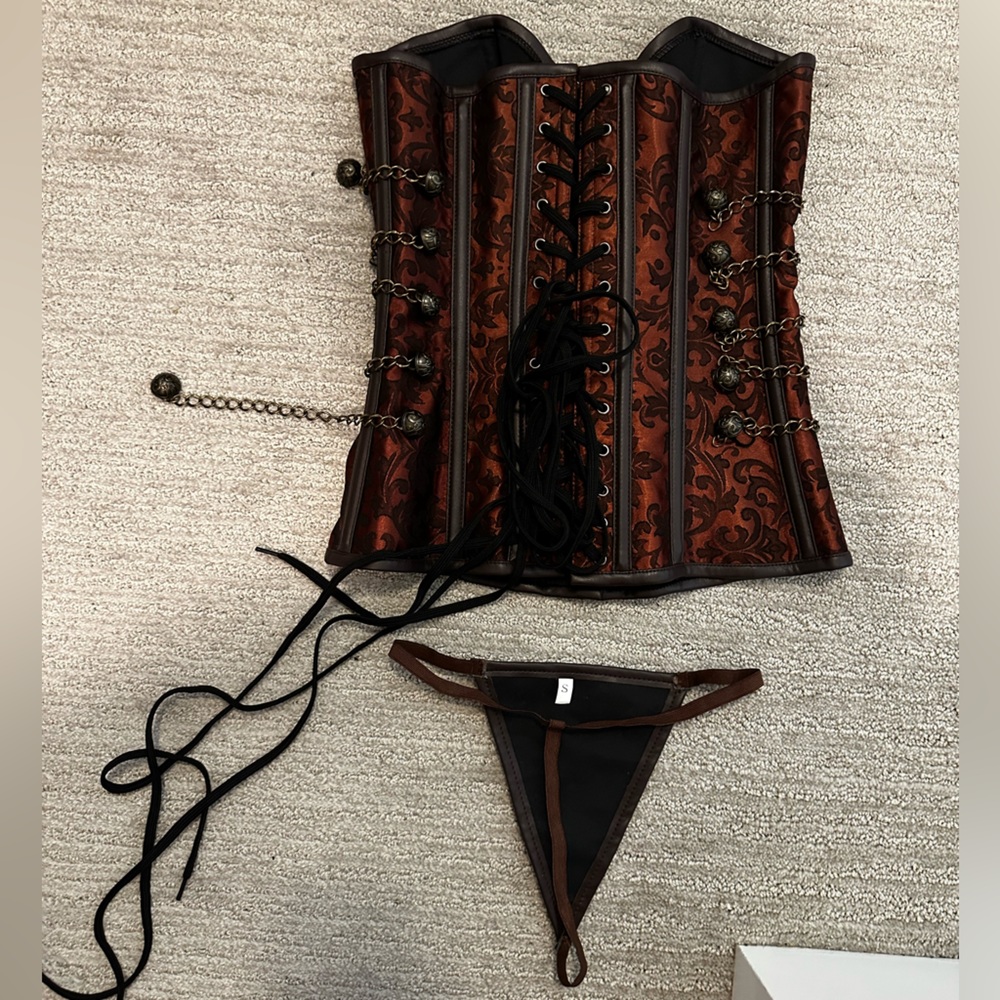 Corset - Picture 2 of 2